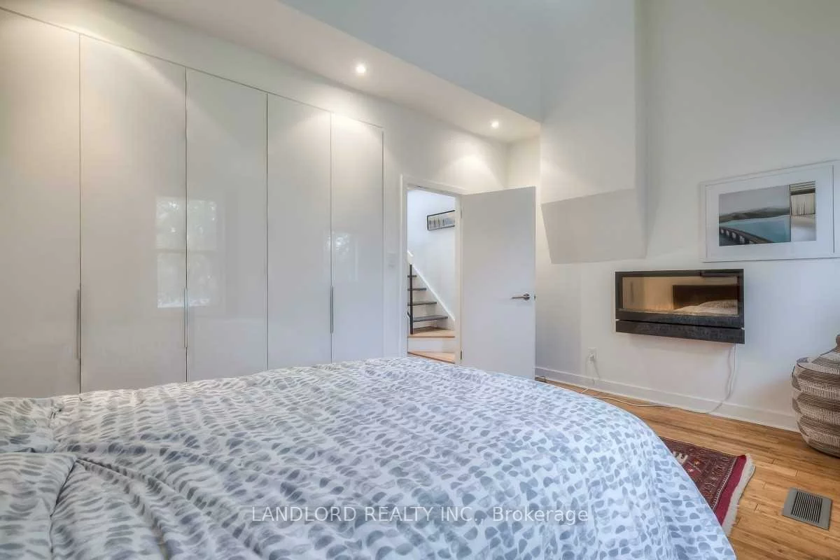 133, Munro, South Riverdale, Toronto