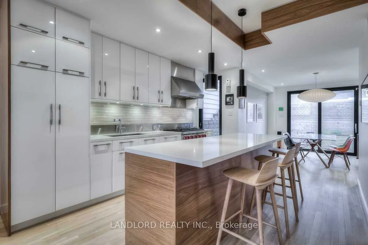 133, Munro, South Riverdale, Toronto
