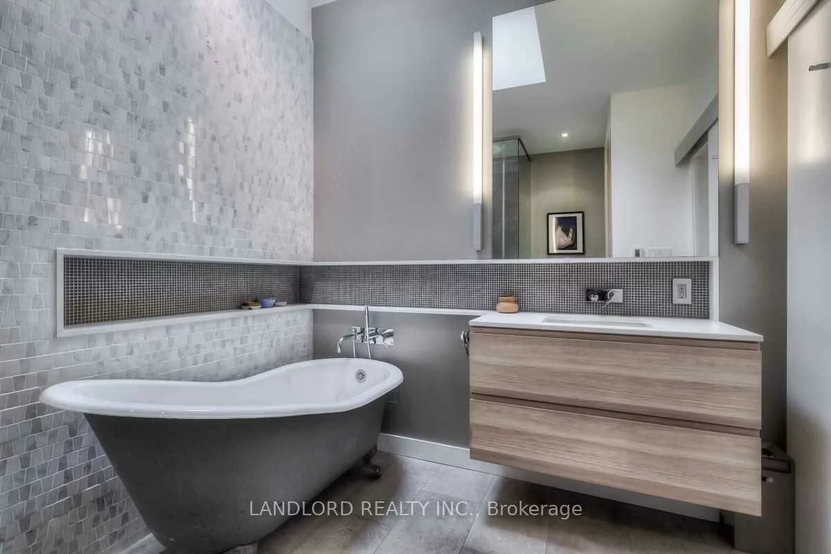 133, Munro, South Riverdale, Toronto
