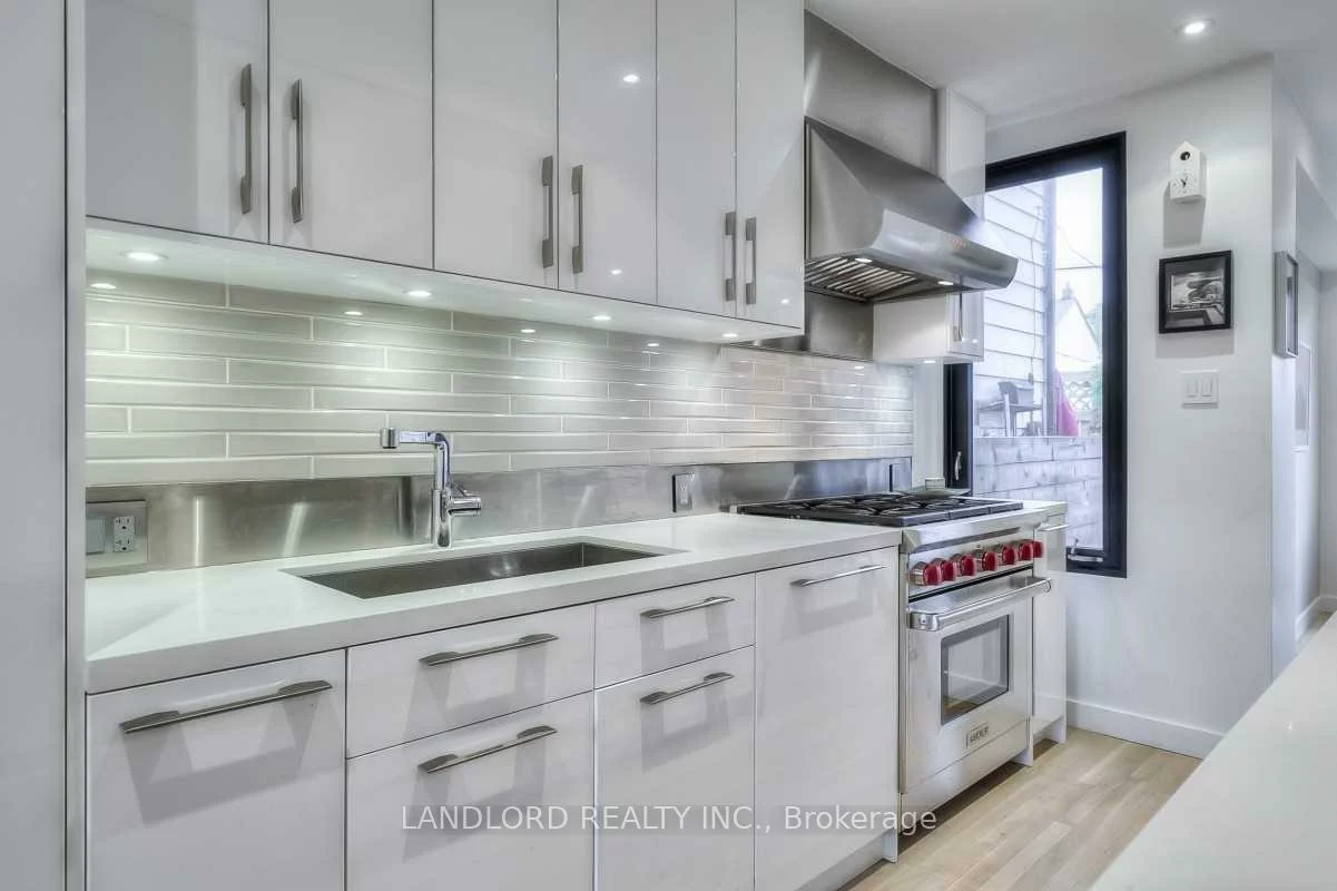 133, Munro, South Riverdale, Toronto