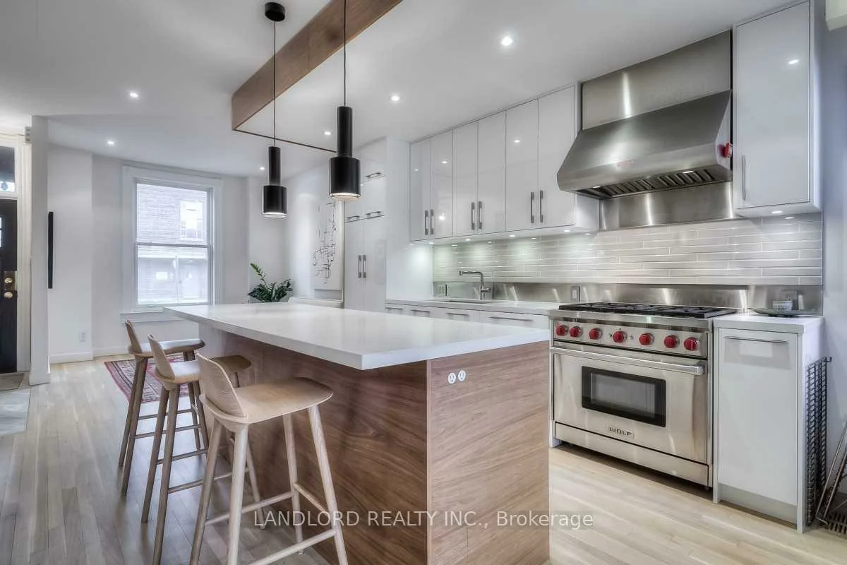 133, Munro, South Riverdale, Toronto
