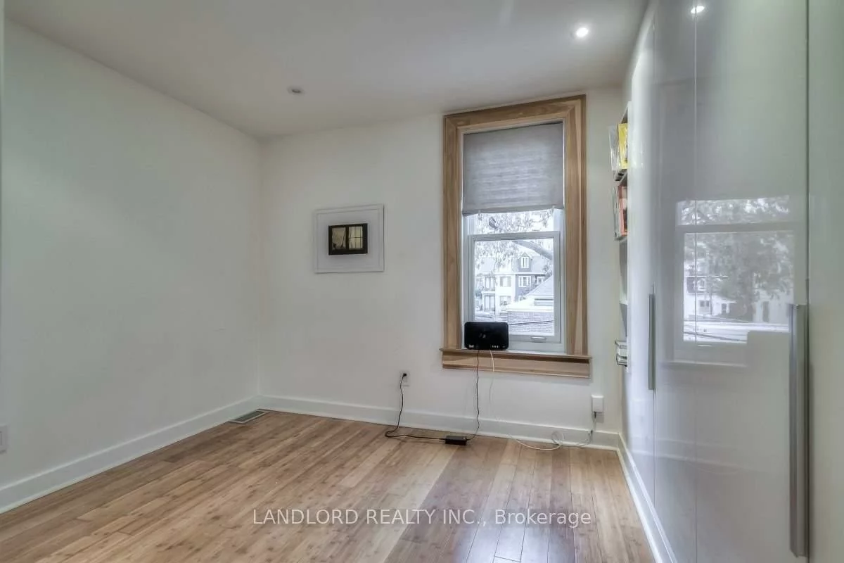 133, Munro, South Riverdale, Toronto
