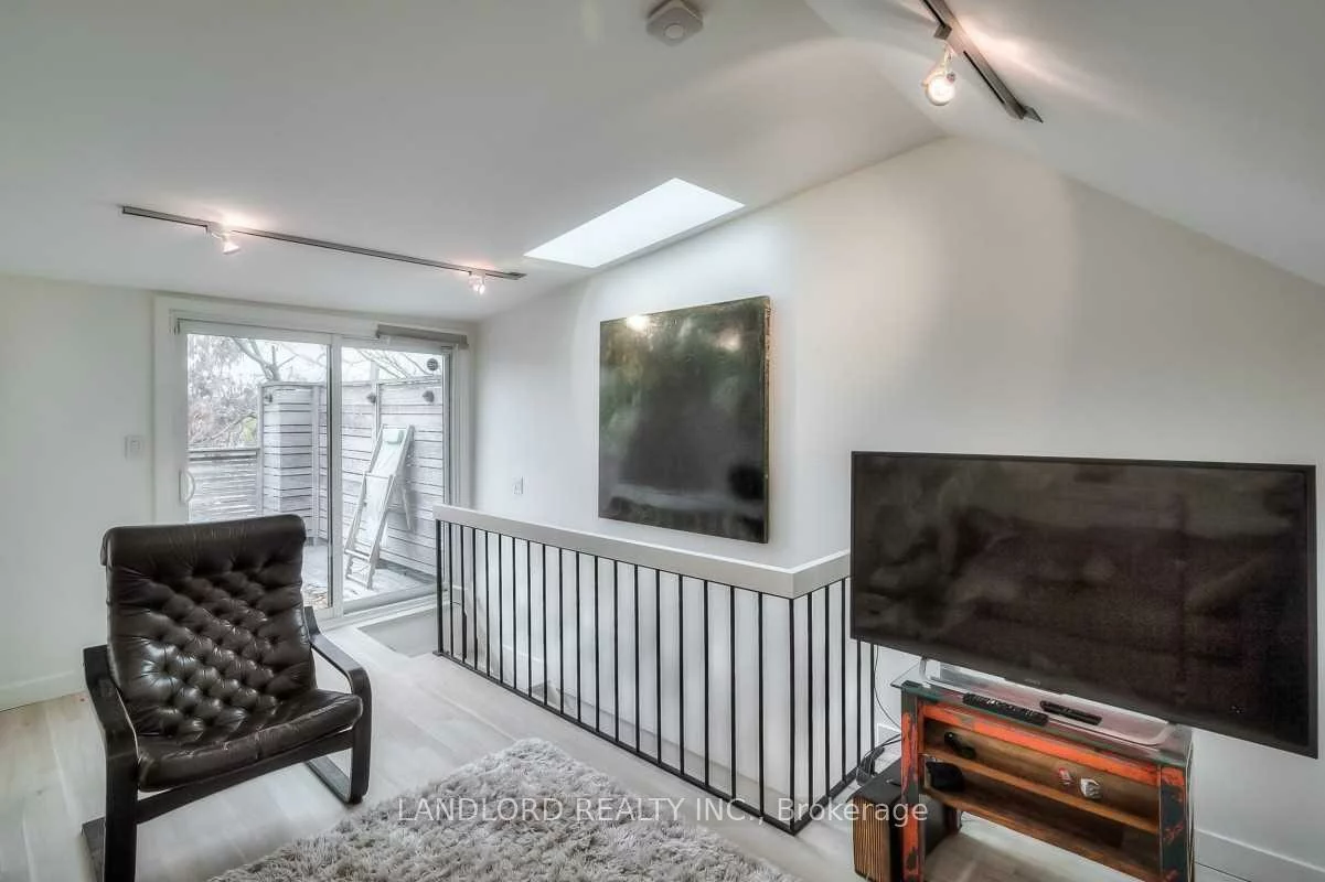 133, Munro, South Riverdale, Toronto