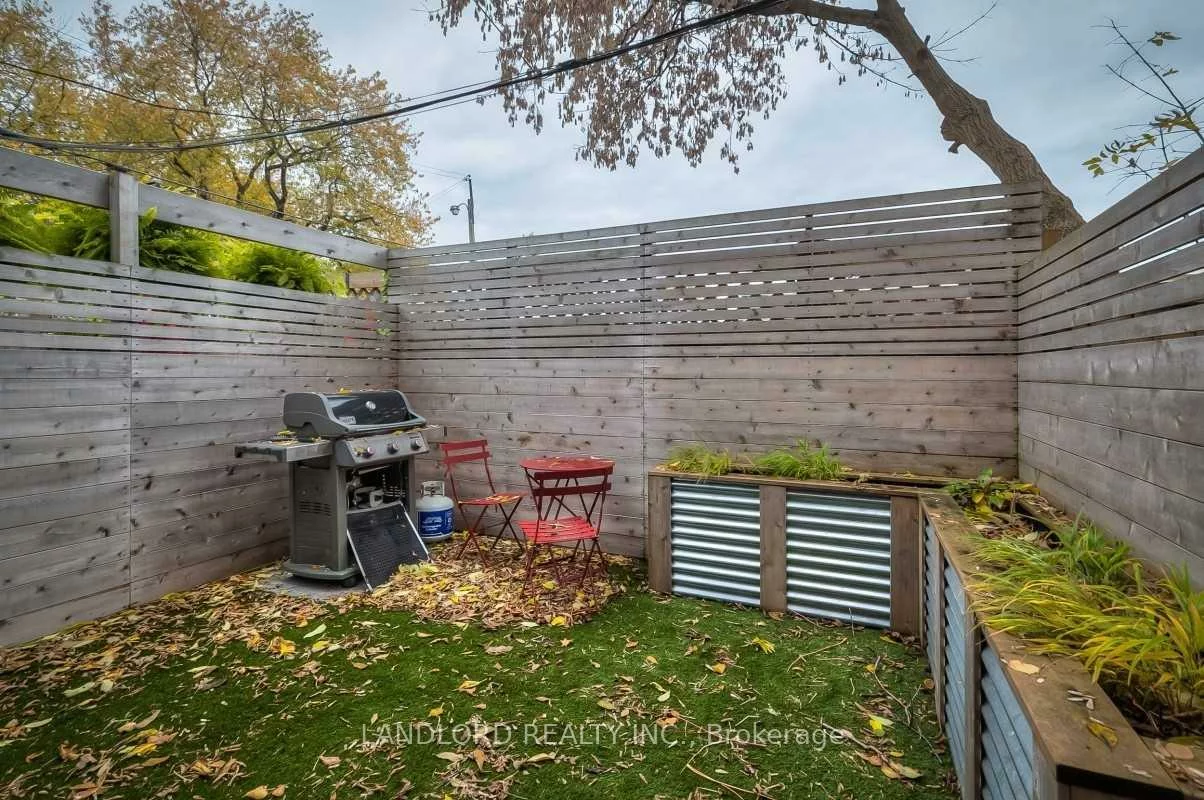 133, Munro, South Riverdale, Toronto