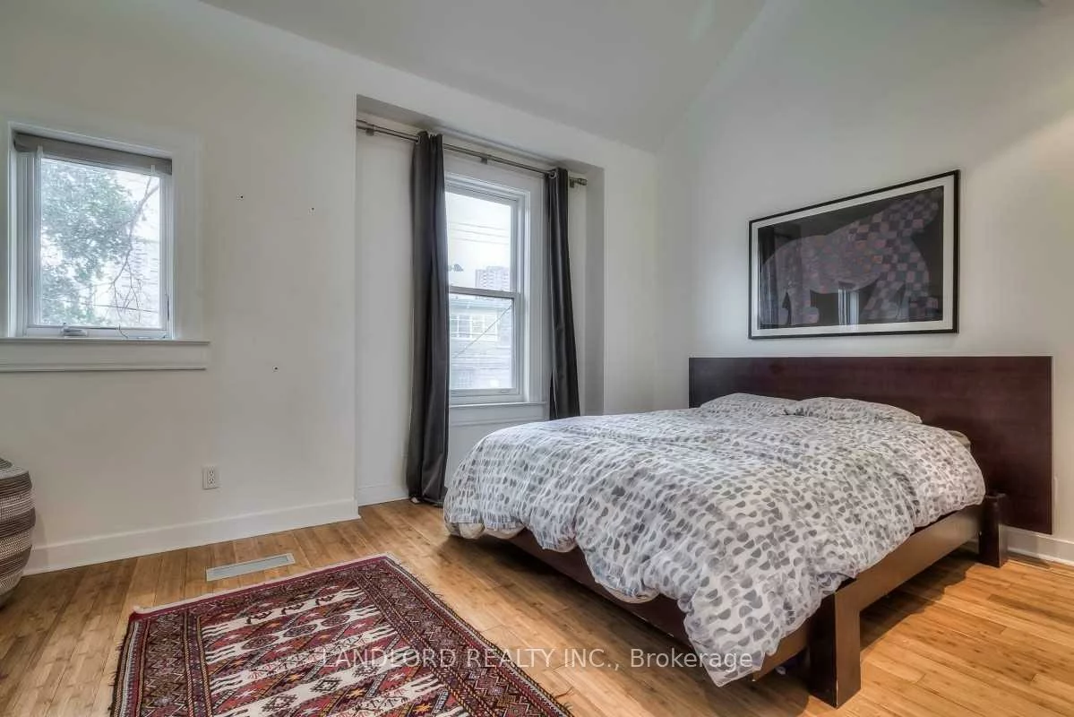 133, Munro, South Riverdale, Toronto