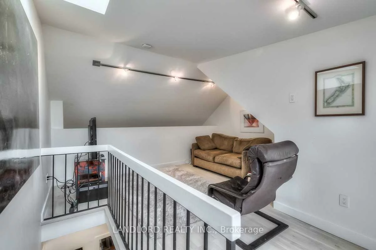 133, Munro, South Riverdale, Toronto
