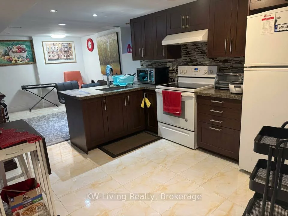 1097, Warden, Wexford-Maryvale, Toronto