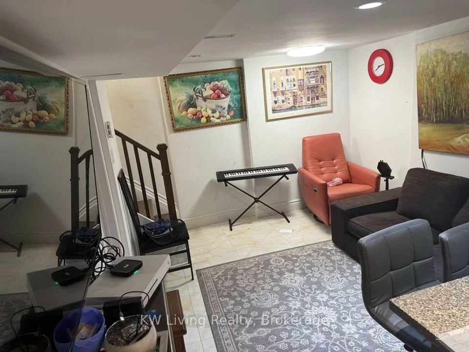 1097, Warden, Wexford-Maryvale, Toronto
