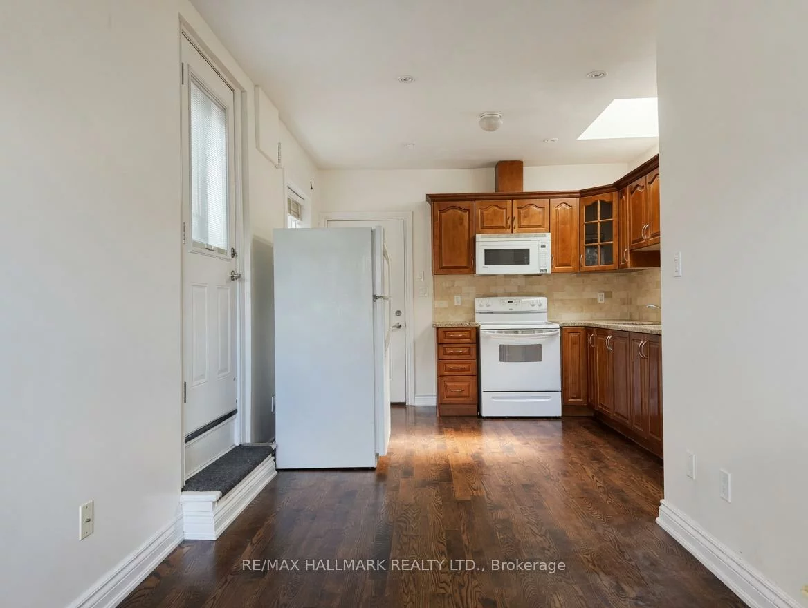2038, Danforth, Danforth, Toronto