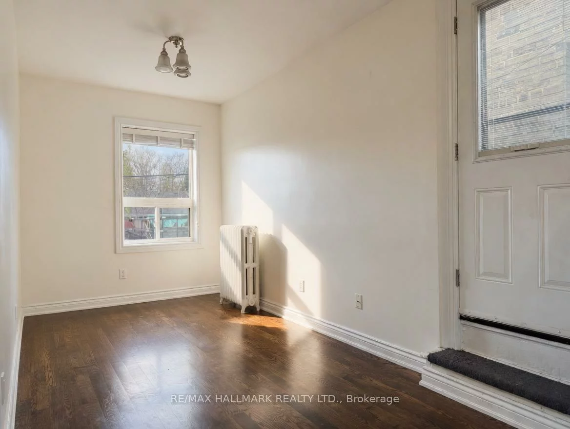 2038, Danforth, Danforth, Toronto