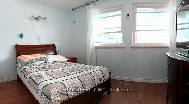 58, Newlands, Clairlea-Birchmount, Toronto