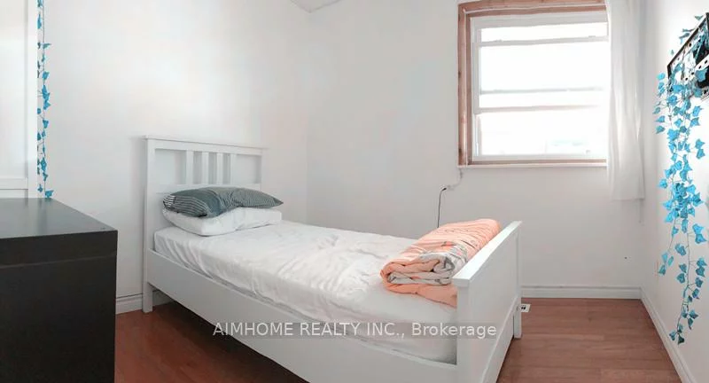 58, Newlands, Clairlea-Birchmount, Toronto