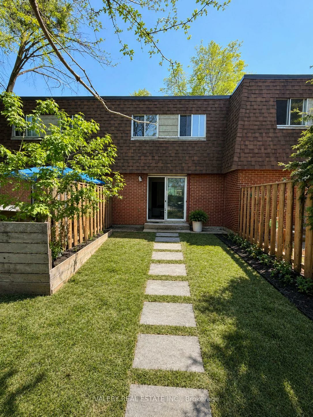 75, Eastdale, Crescent Town, Toronto