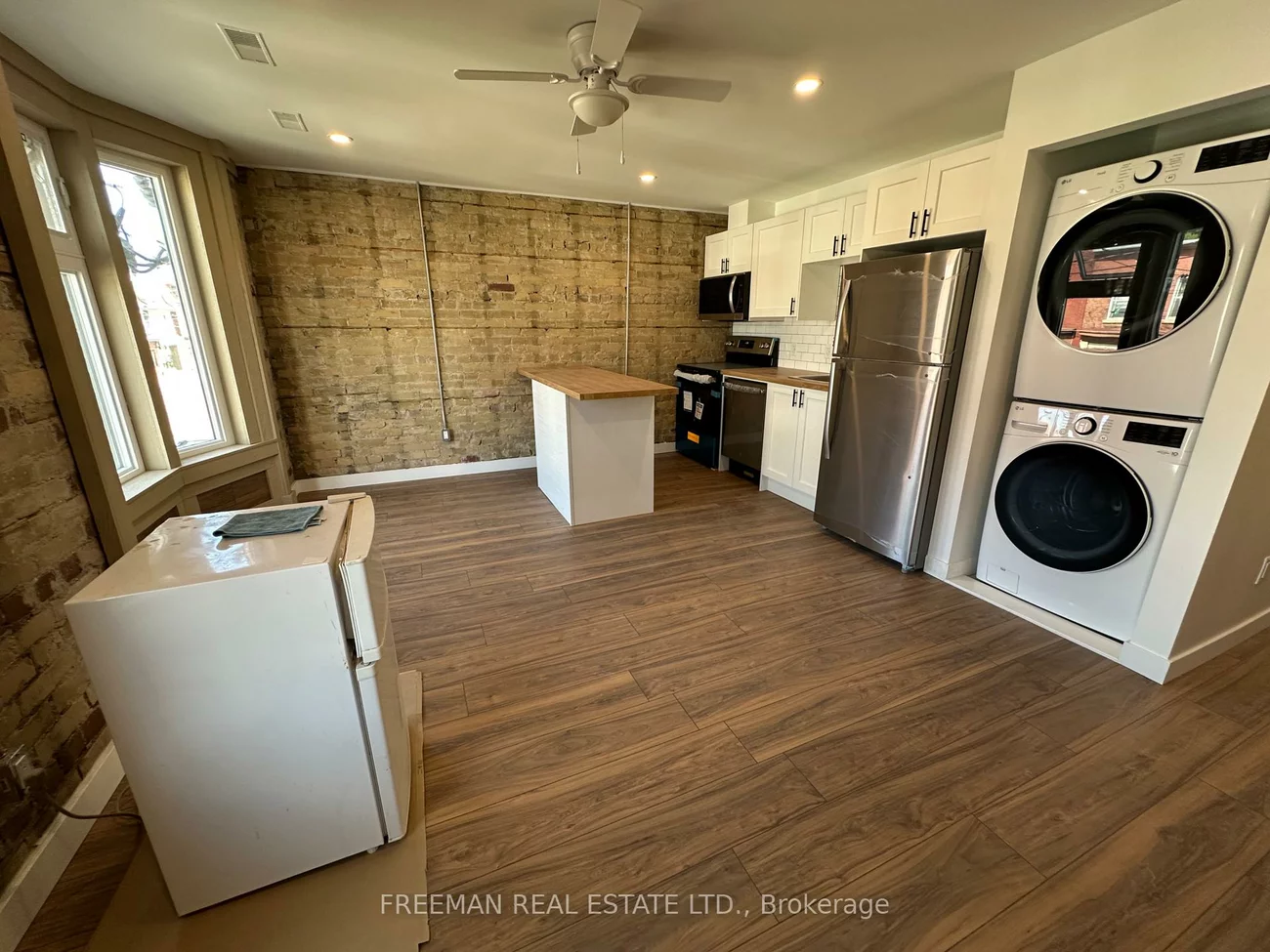 1029, Gerrard, South Riverdale, Toronto