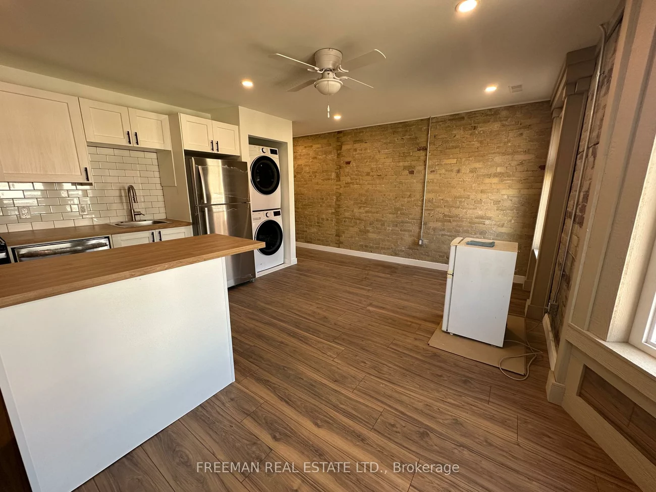1029, Gerrard, South Riverdale, Toronto