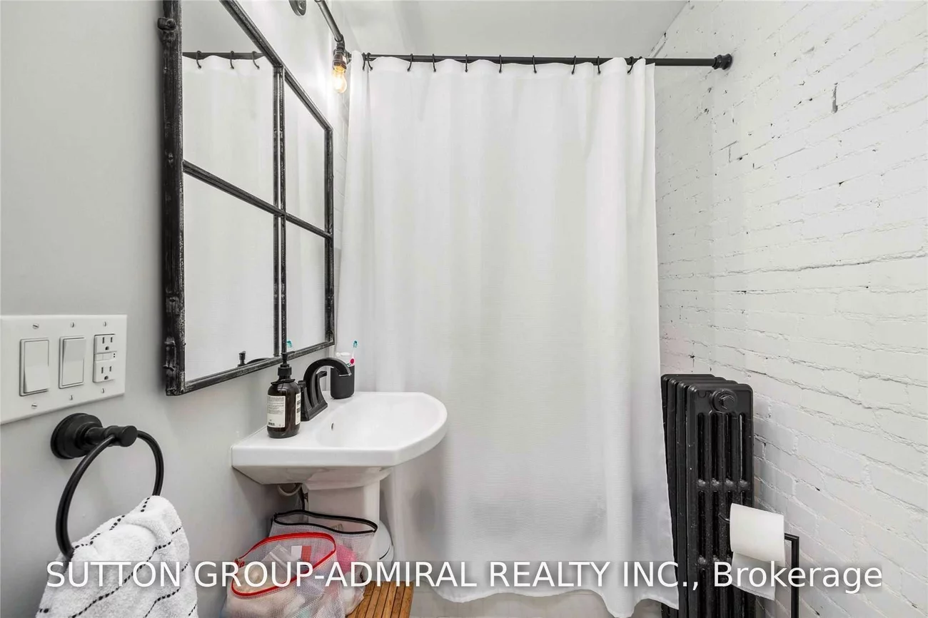 49, Wineva, The Beaches, Toronto