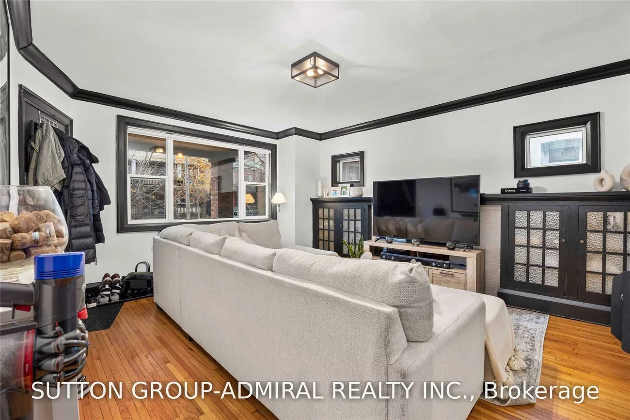 49, Wineva, The Beaches, Toronto