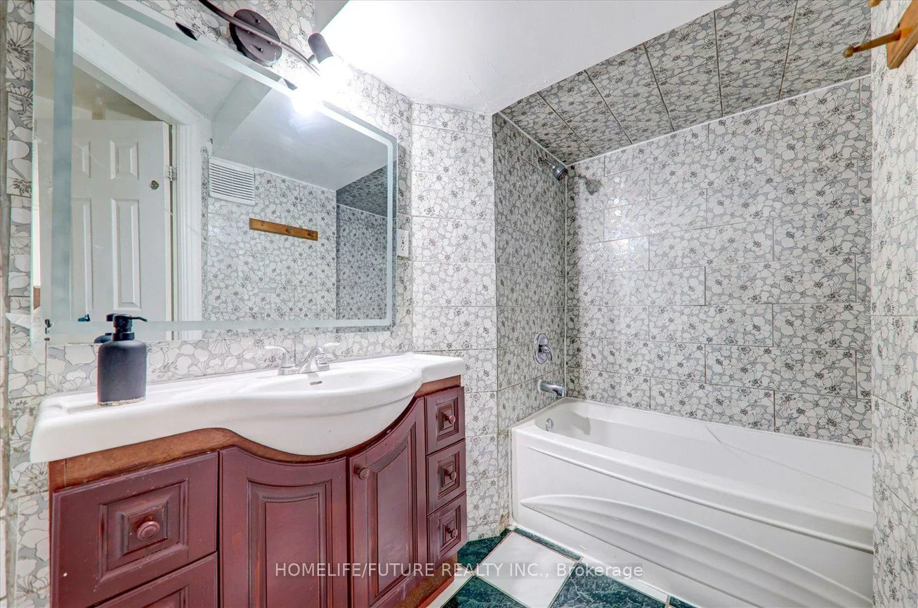 97, Dunsfold, Malvern, Toronto