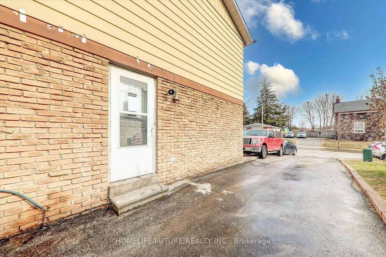 97, Dunsfold, Malvern, Toronto