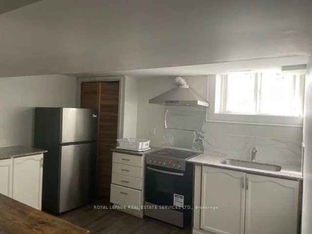 12, Coniston, Clairlea-Birchmount, Toronto