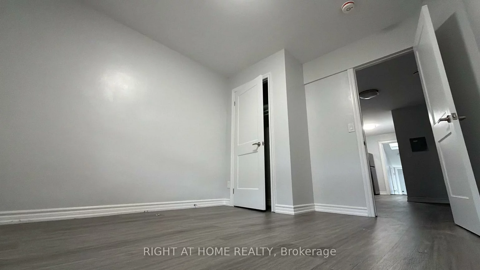 408, Strathmore, Danforth, Toronto