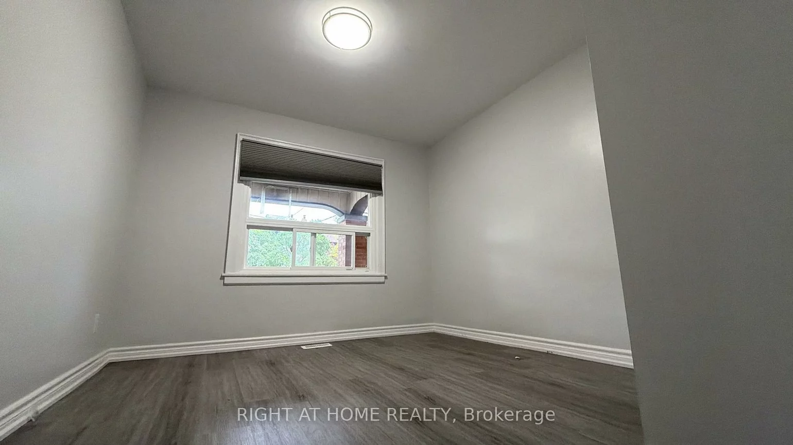 408, Strathmore, Danforth, Toronto