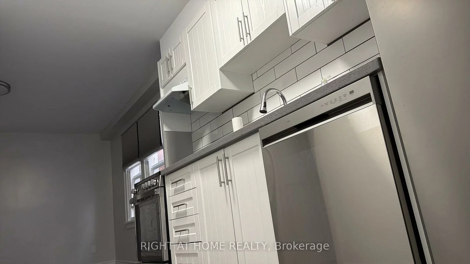 408, Strathmore, Danforth, Toronto
