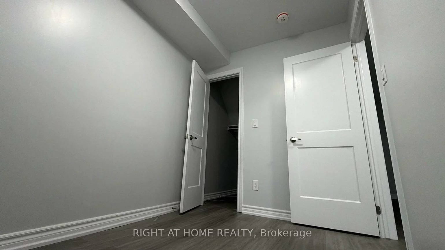 408, Strathmore, Danforth, Toronto
