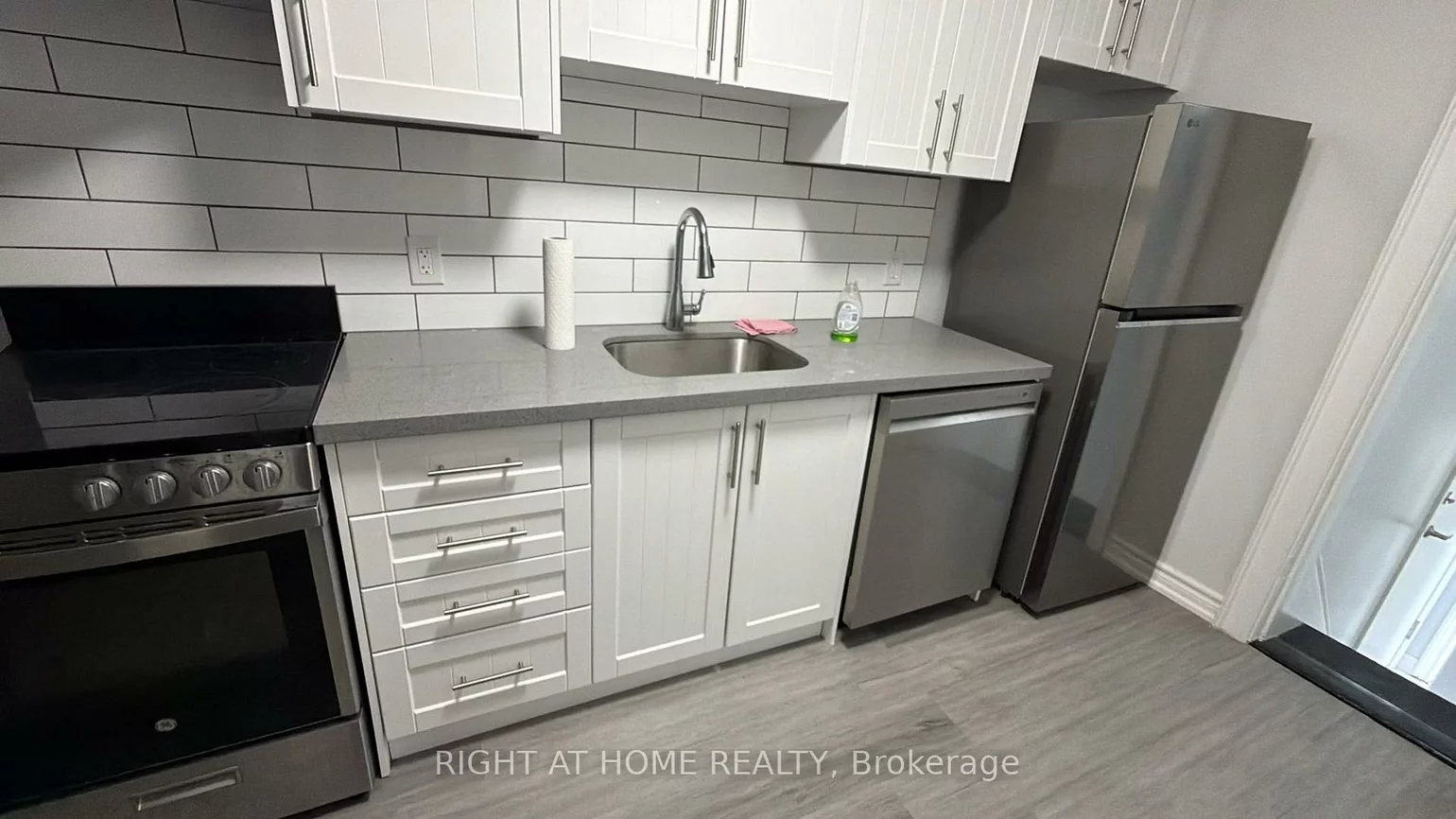 408, Strathmore, Danforth, Toronto
