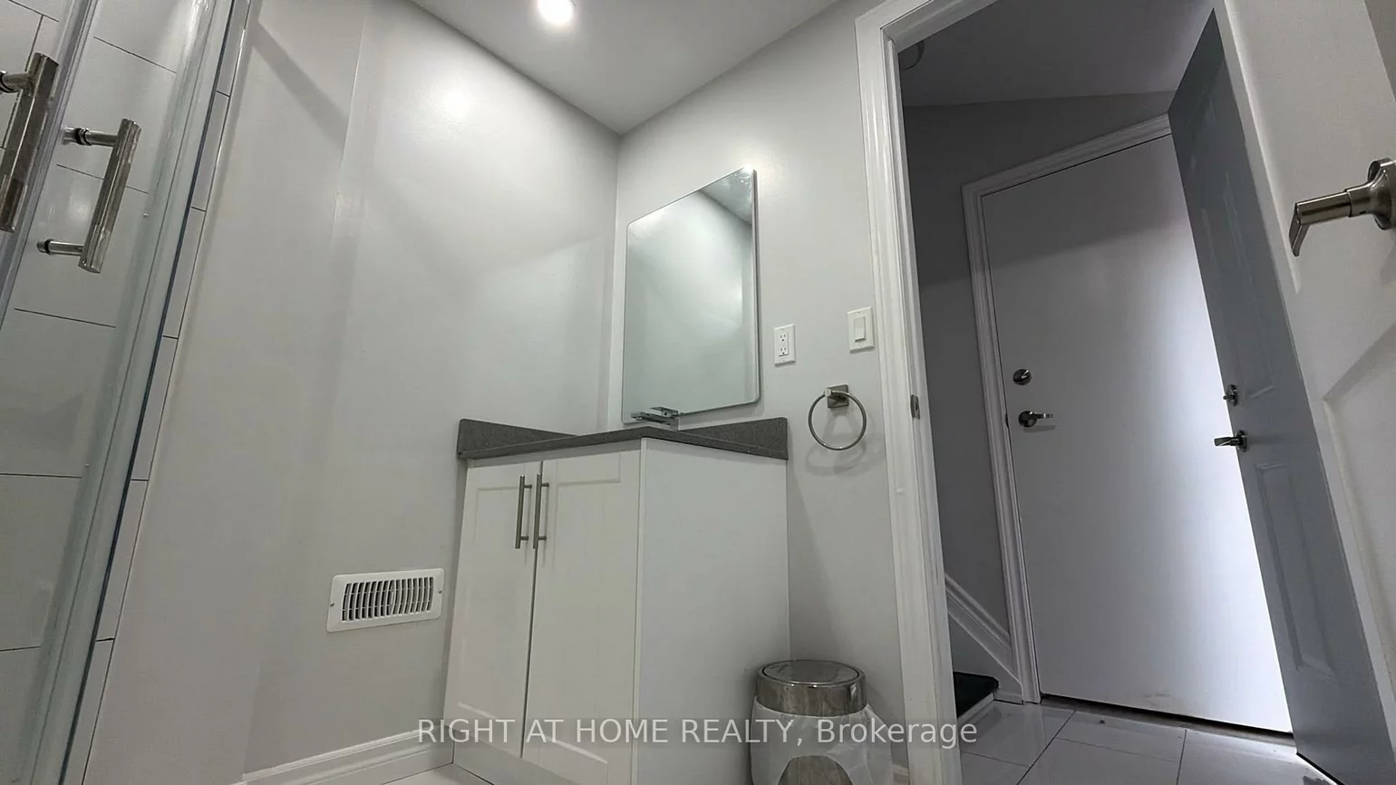 408, Strathmore, Danforth, Toronto