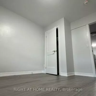 408, Strathmore, Danforth, Toronto