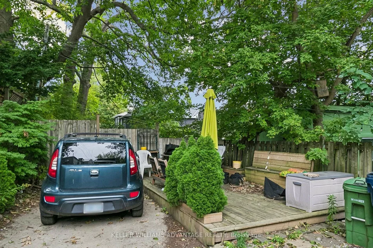 585, Woodbine, East End-Danforth, Toronto
