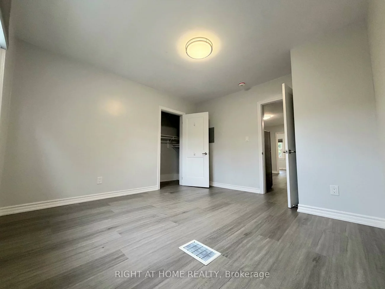 408, Strathmore, Danforth, Toronto