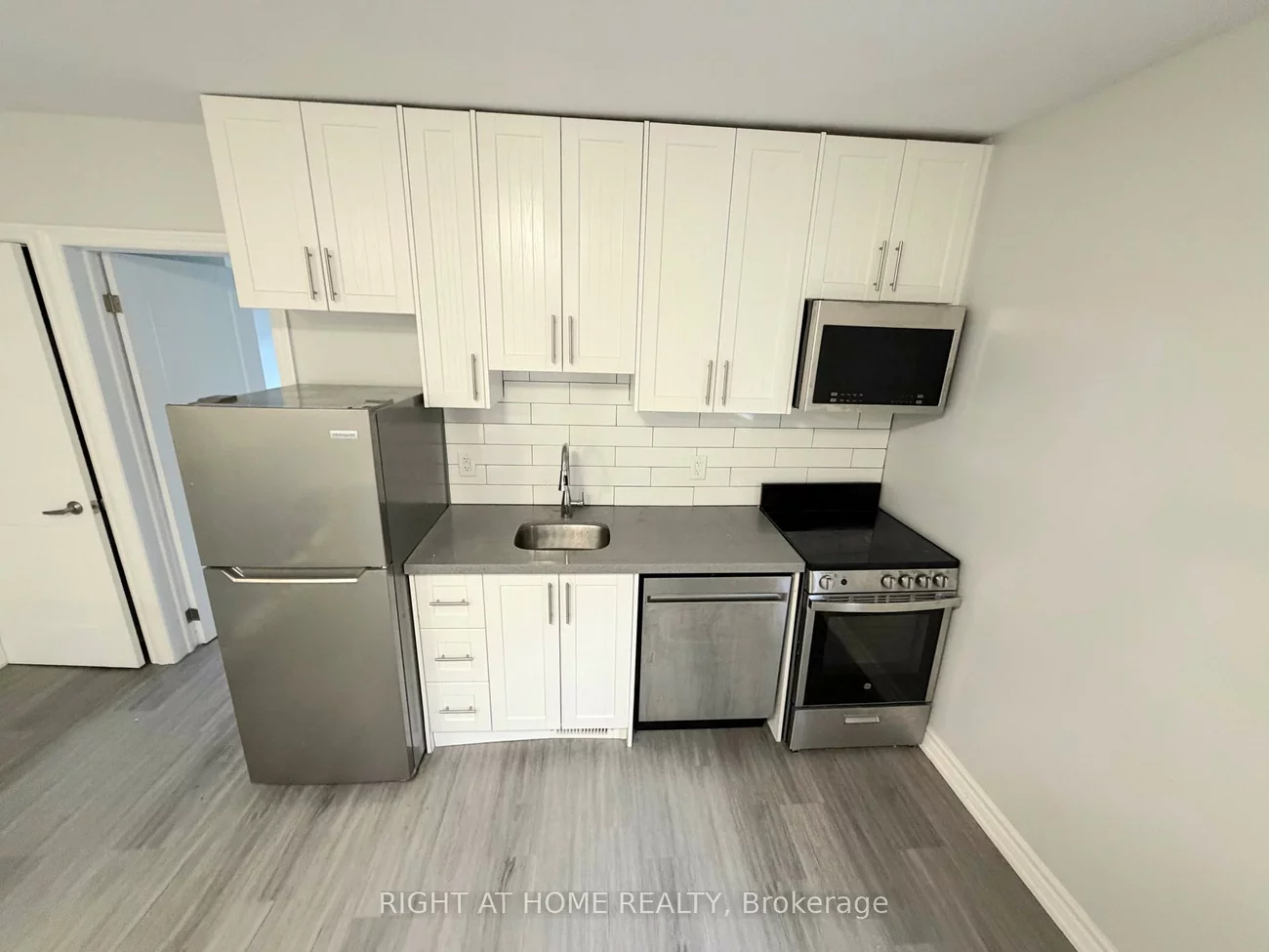 408, Strathmore, Danforth, Toronto