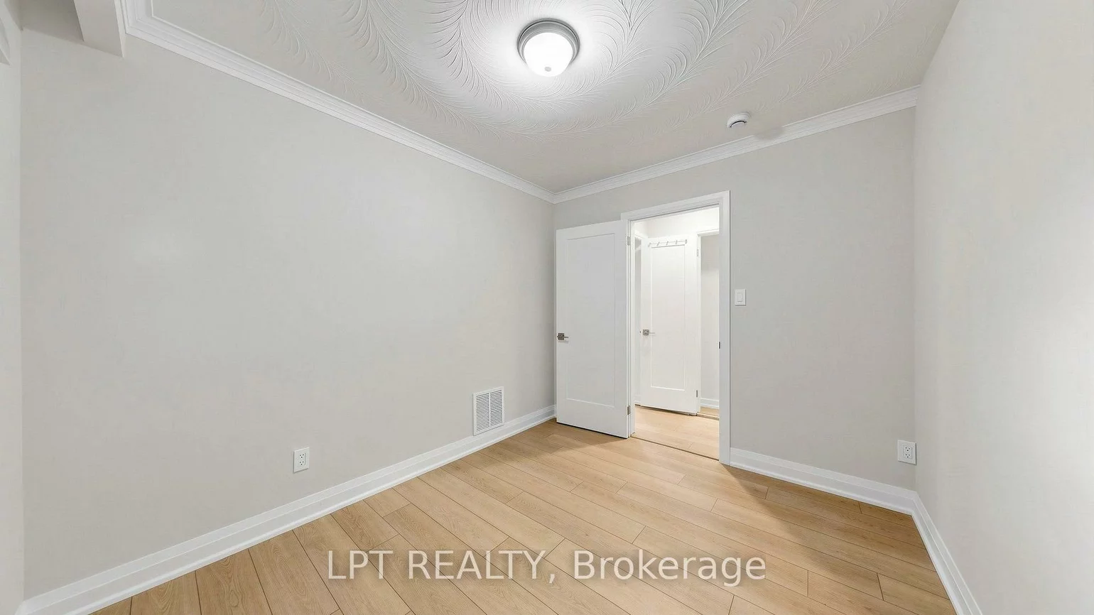 477a, Cosburn, Danforth Village-East York, Toronto