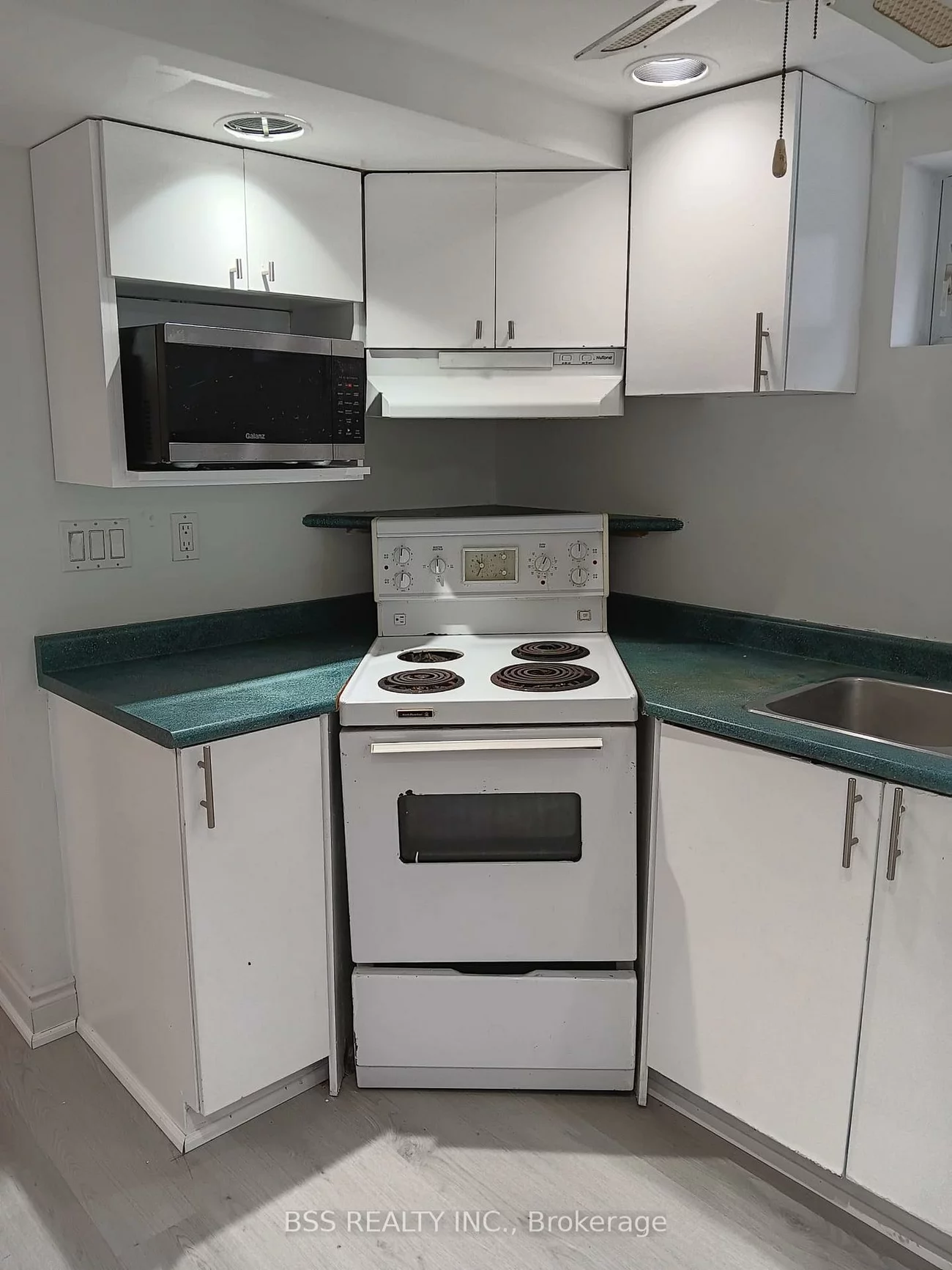 88, Southampton, Eglinton East, Toronto