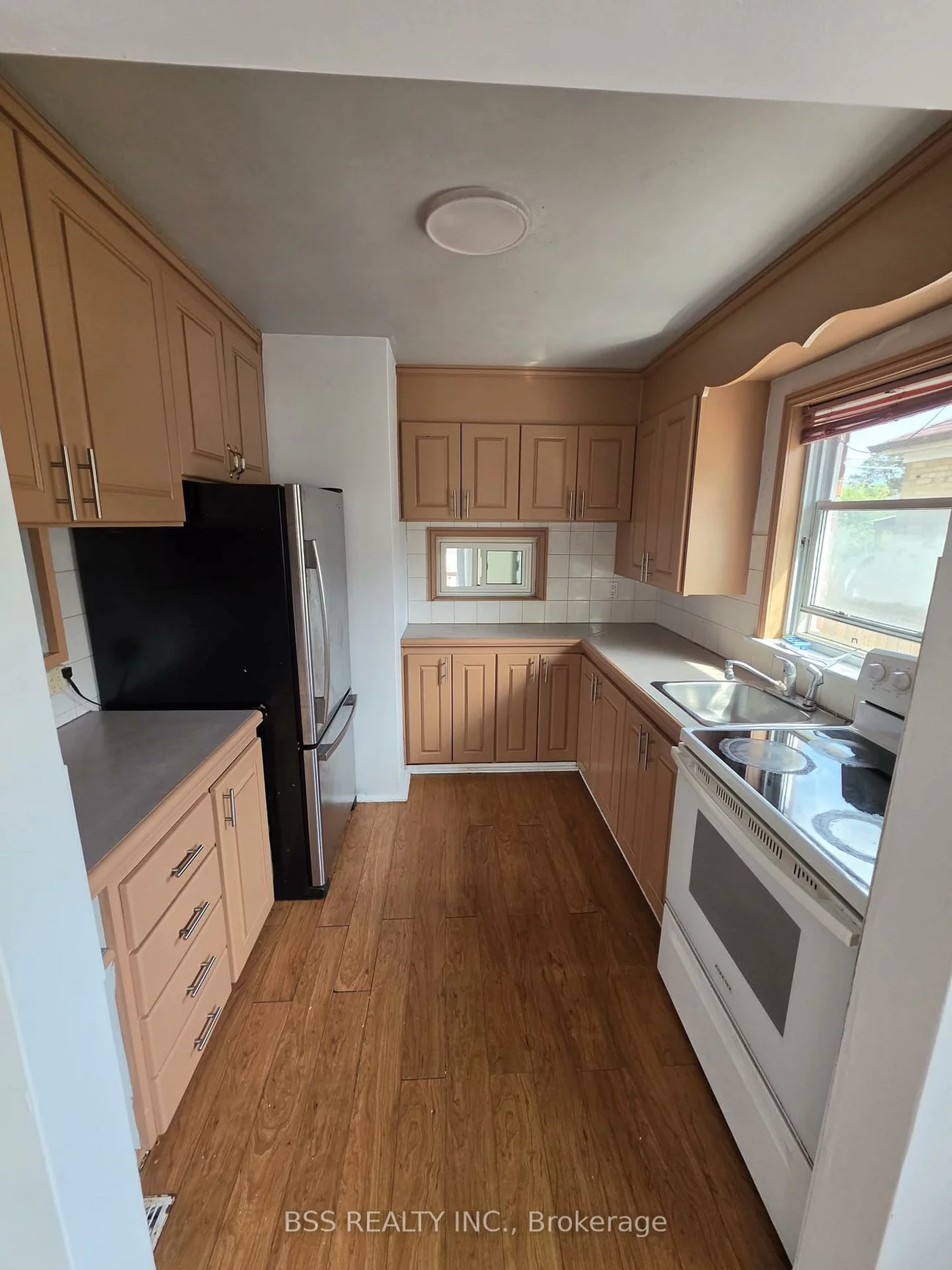88, Southampton, Eglinton East, Toronto