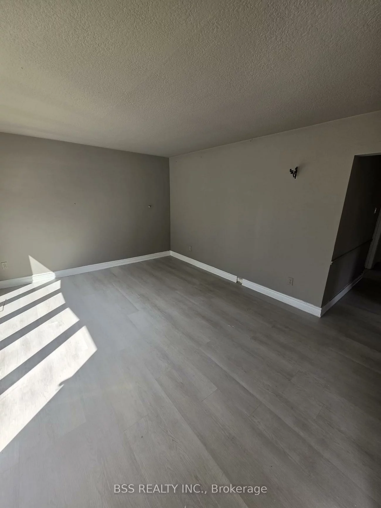 88, Southampton, Eglinton East, Toronto