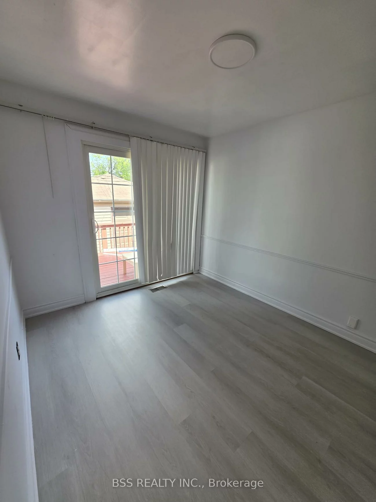 88, Southampton, Eglinton East, Toronto
