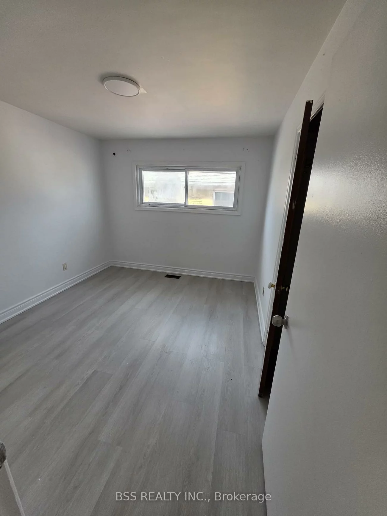 88, Southampton, Eglinton East, Toronto