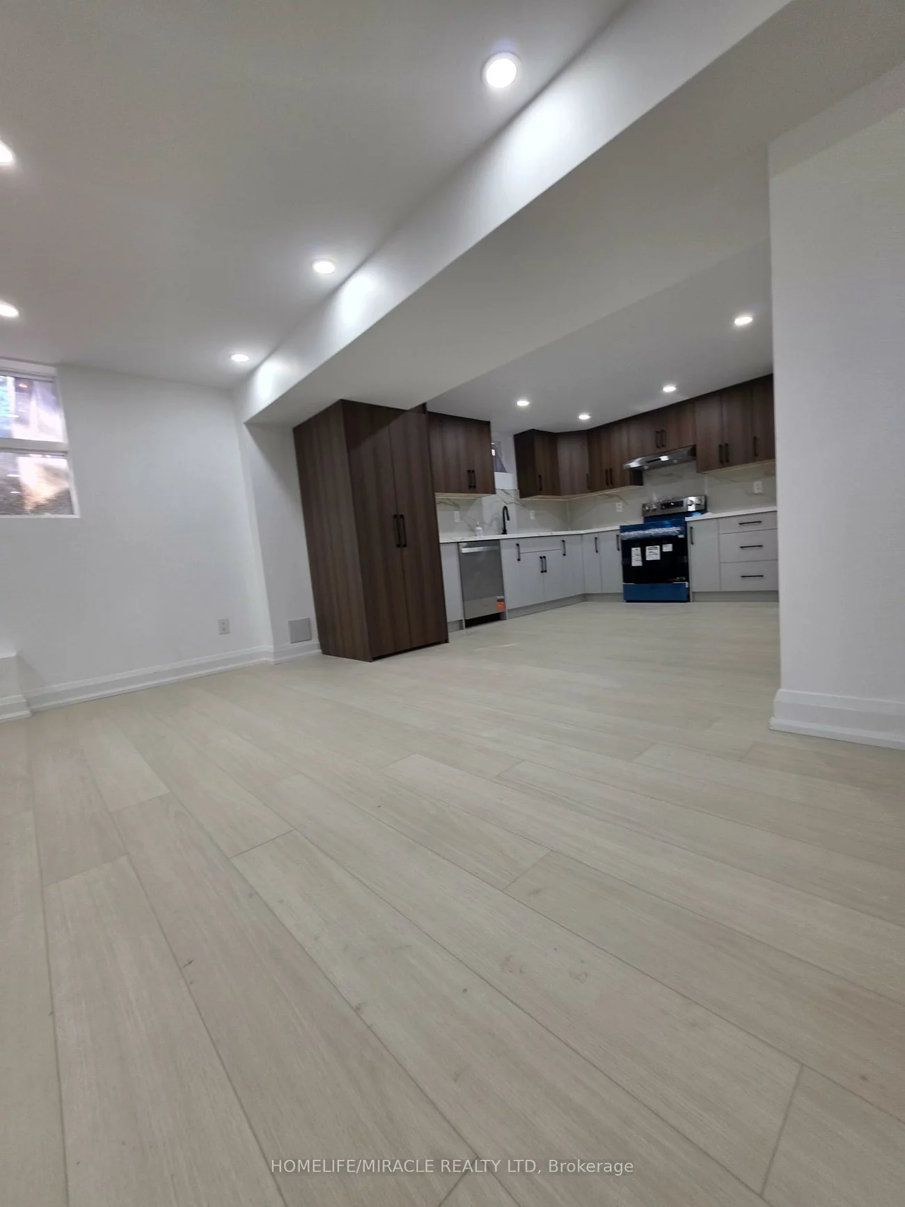 22, Rossander, Bendale, Toronto