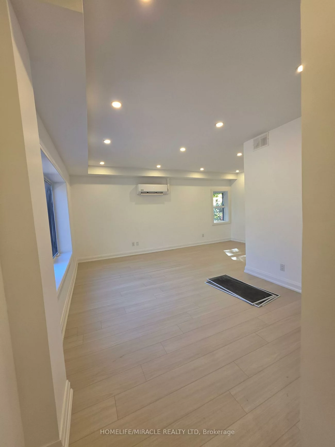 22, Rossander, Bendale, Toronto