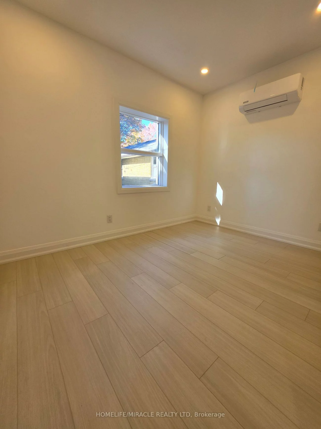 22, Rossander, Bendale, Toronto