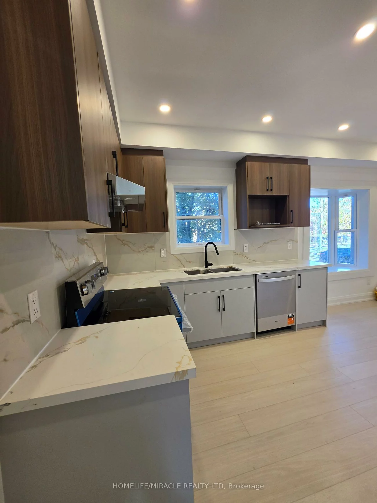 22, Rossander, Bendale, Toronto