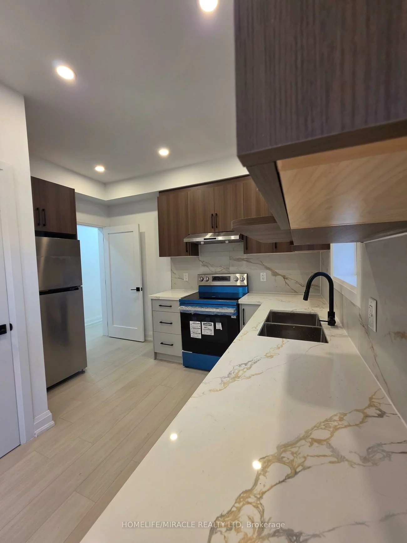22, Rossander, Bendale, Toronto