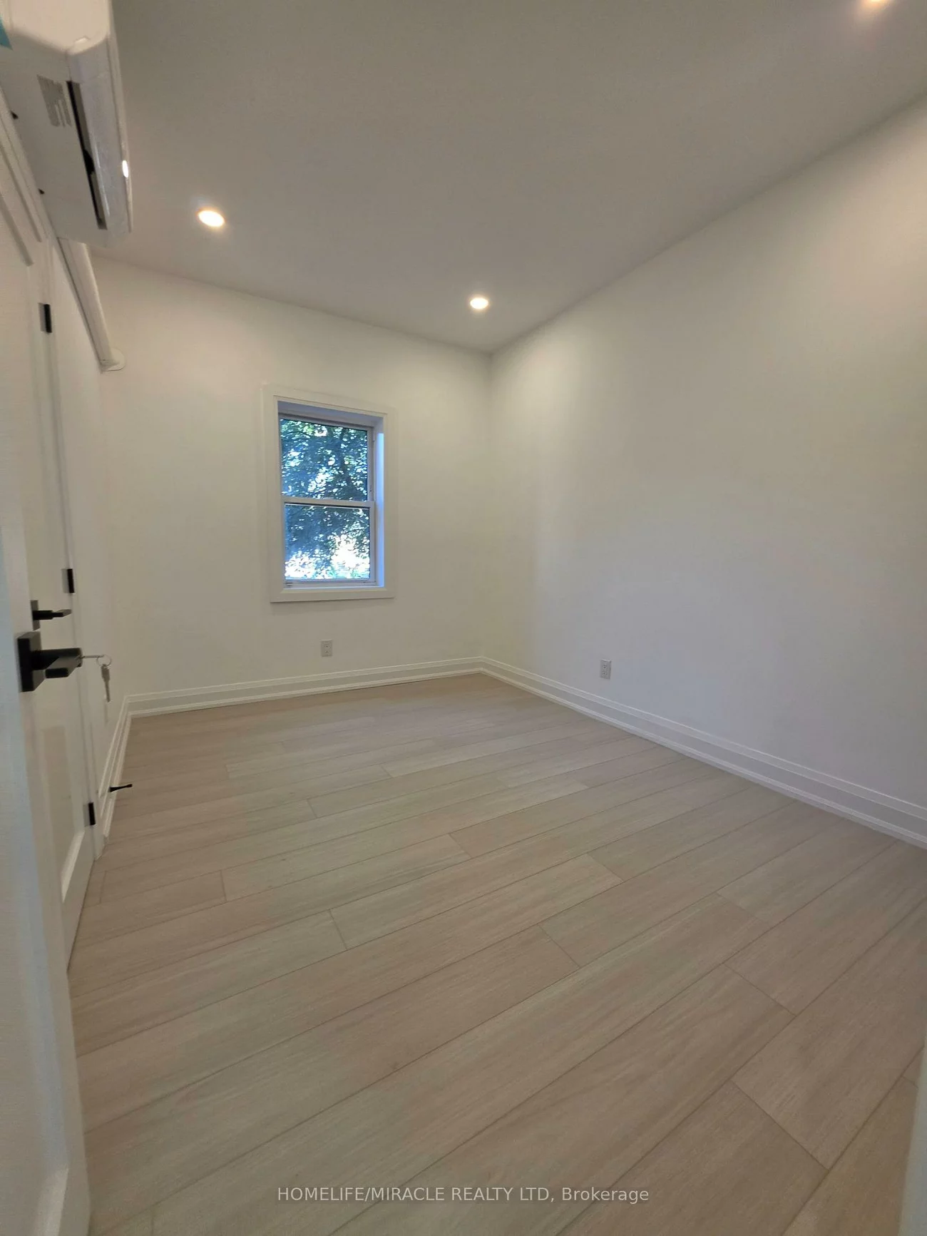 22, Rossander, Bendale, Toronto