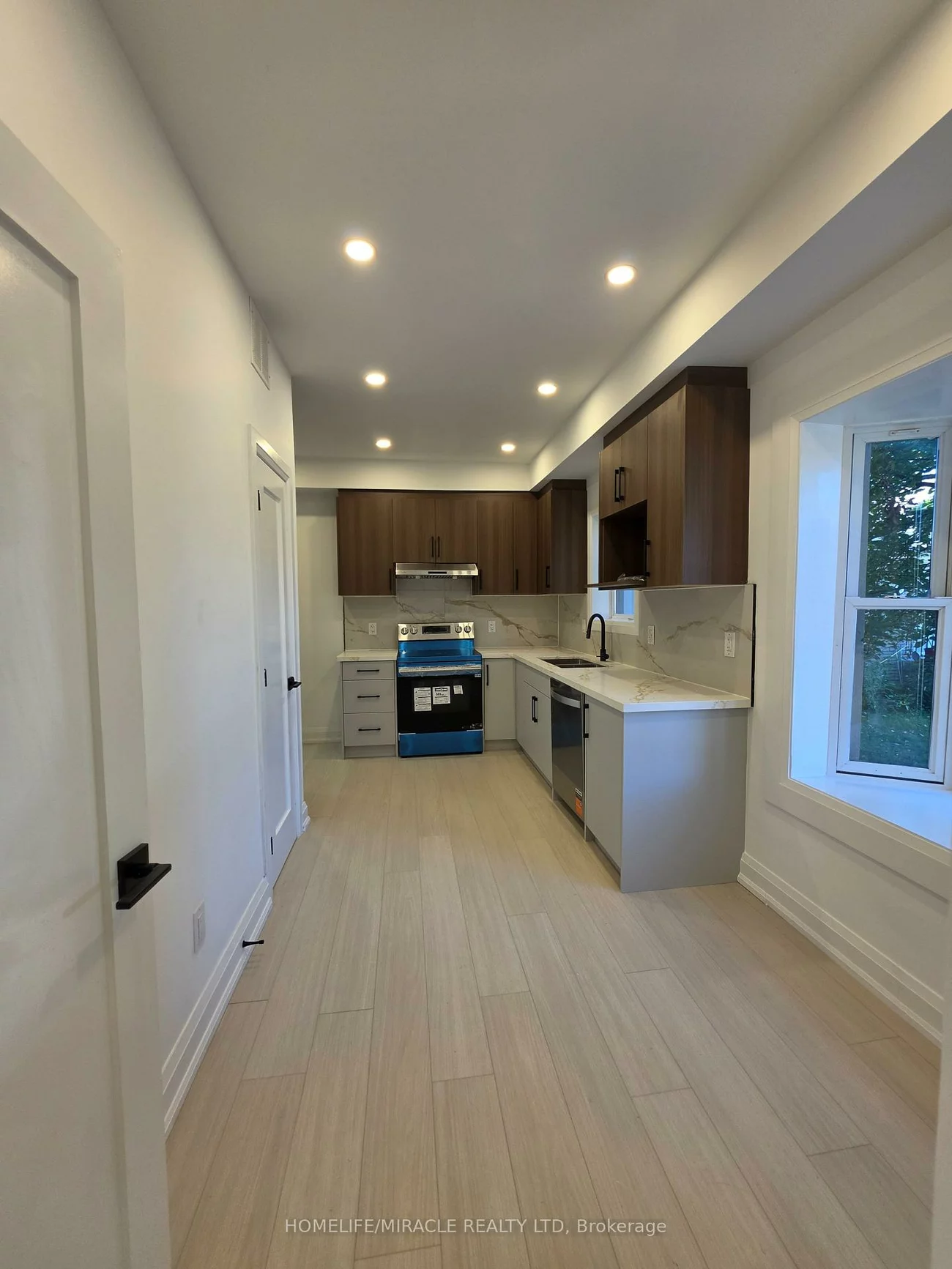 22, Rossander, Bendale, Toronto