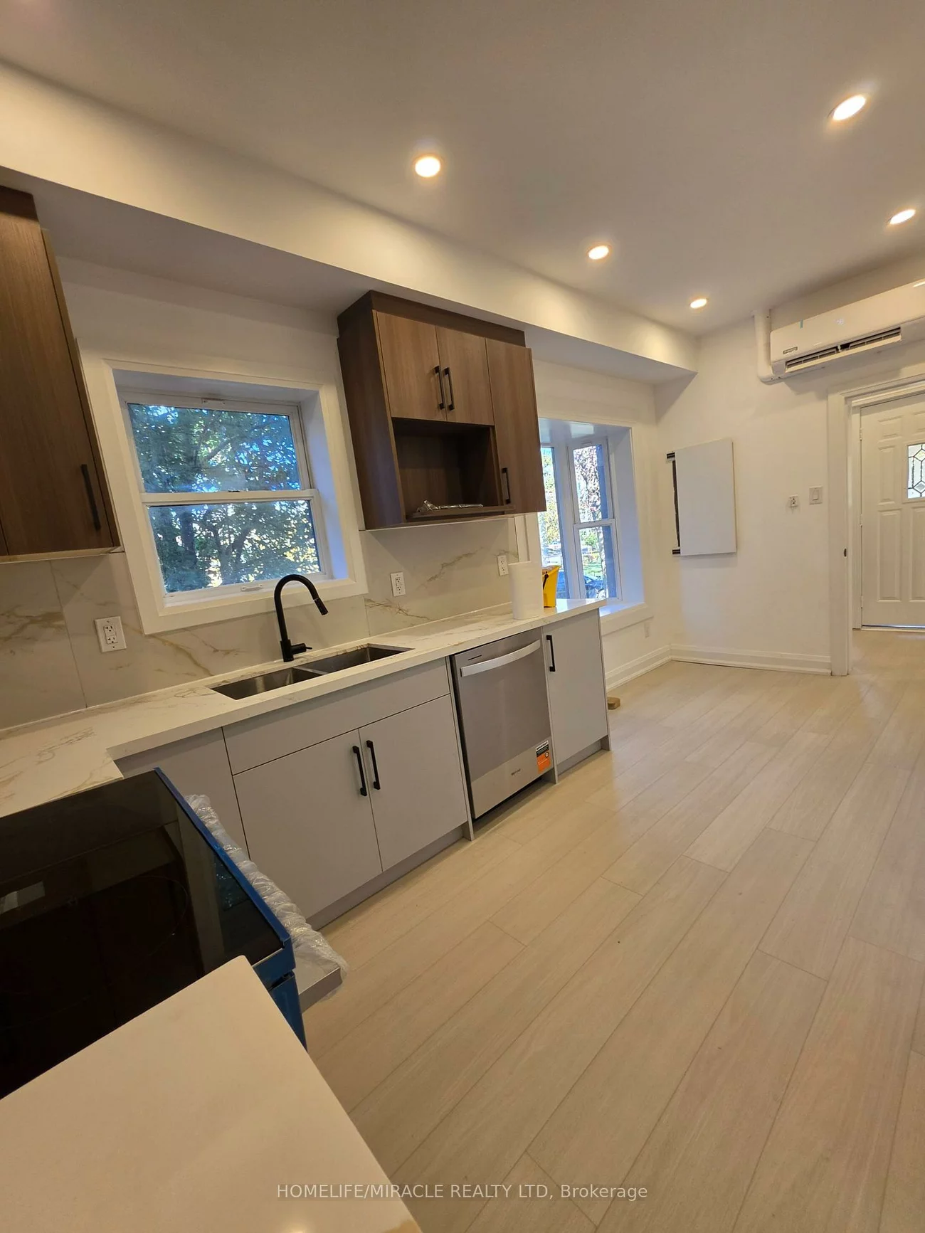 22, Rossander, Bendale, Toronto