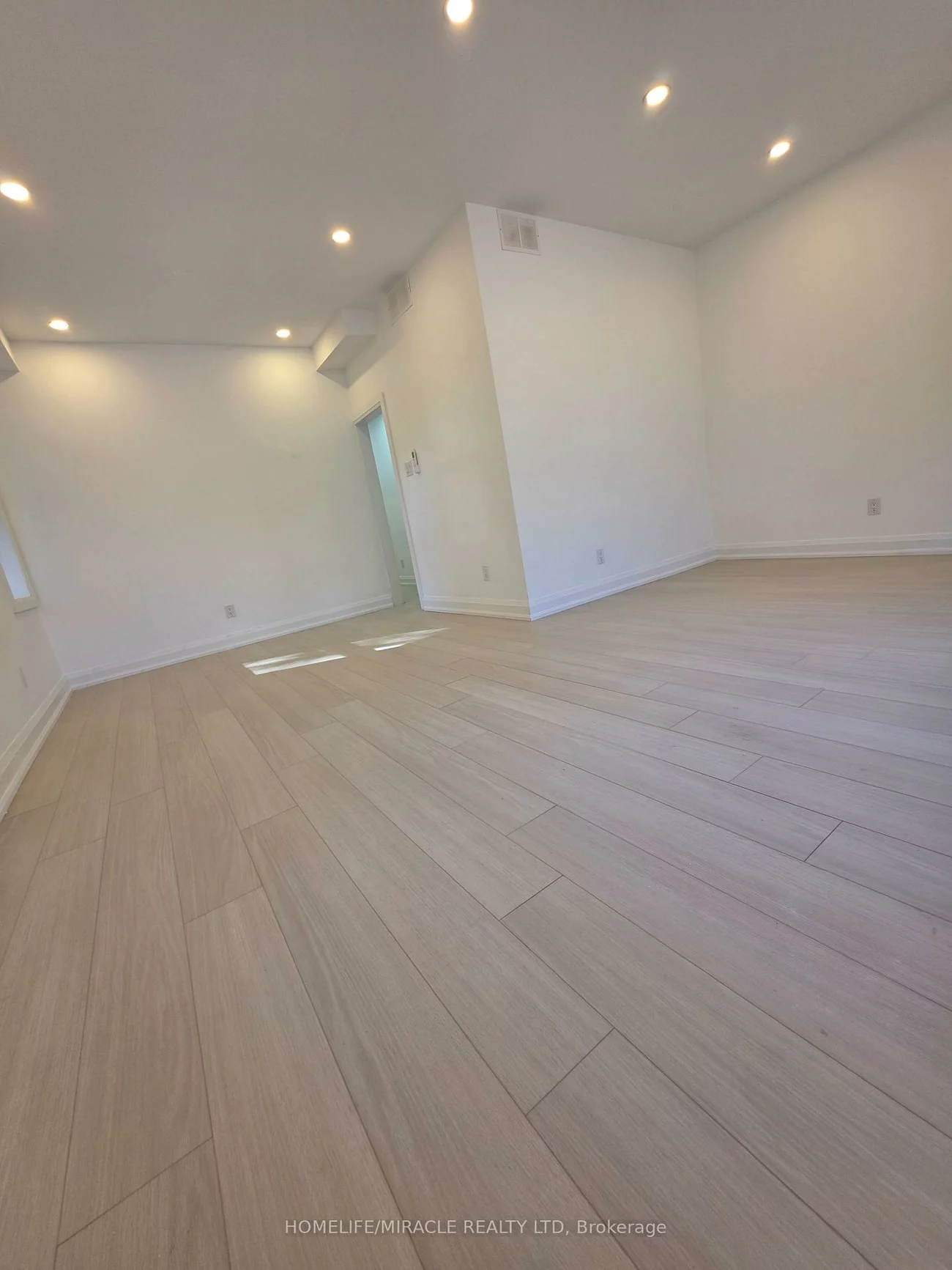 22, Rossander, Bendale, Toronto