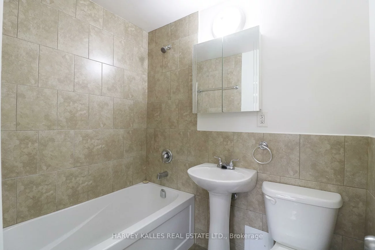 500, Gilbert, Caledonia-Fairbank, Toronto